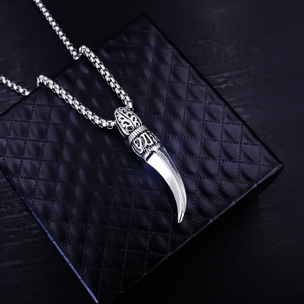 Taotie Wolf Tooth Pendant Pria dan Wanita Guochao Solid Kalung Serbaguna