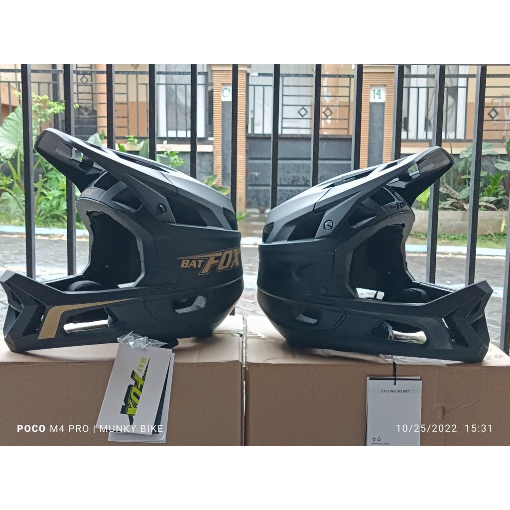 Foto Helm Fullface Full face Batfox untuk sepeda Enduro Donwhill MTB