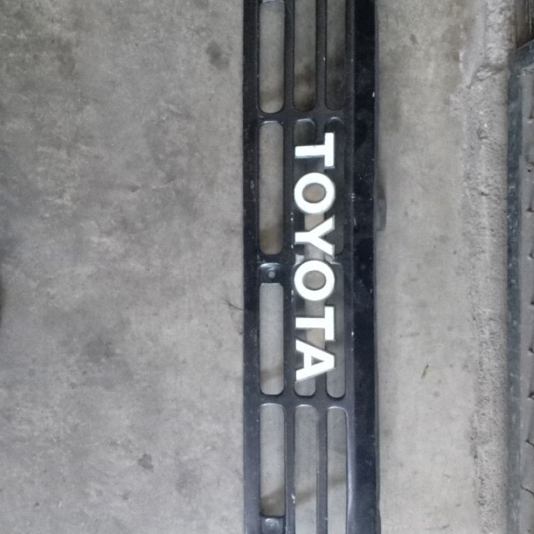 GRILL TOYOTA SUPER KIJANG LAMA