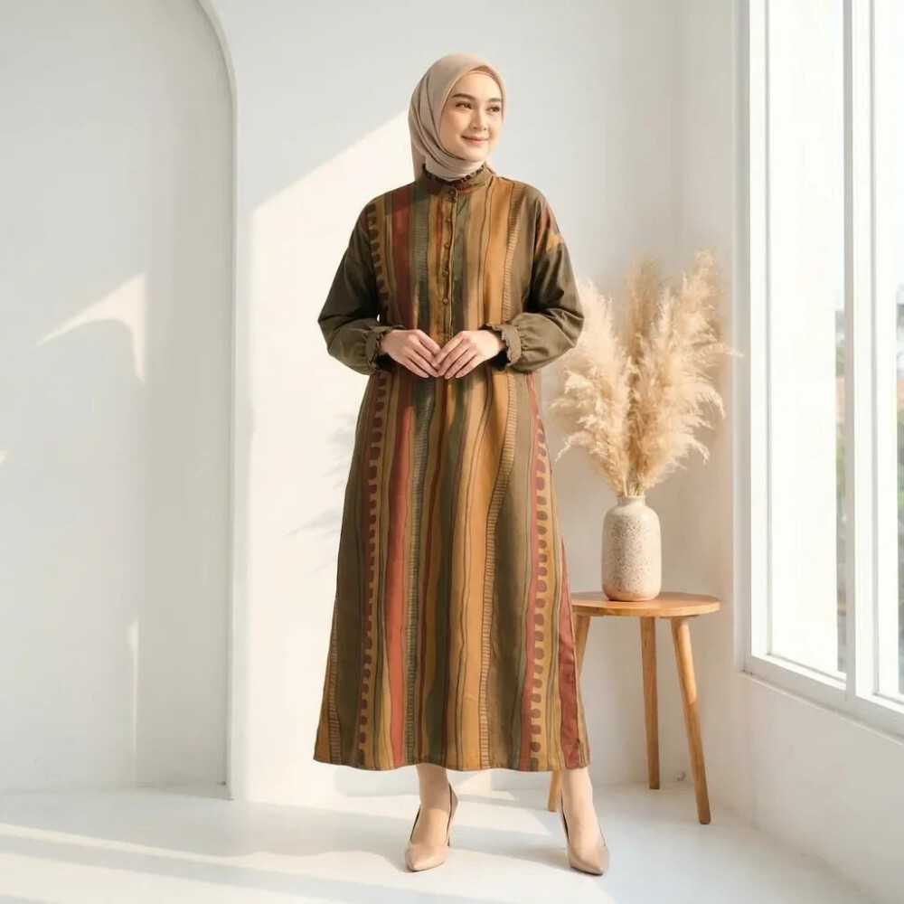 Gamis Muslimah Lengan Panjang Motif Garis Vertikal Kerah Ruffle Kancing Depan Longgar Bahan Ringan E