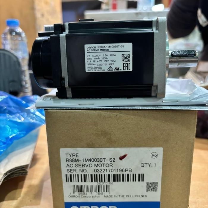 OMRON Servo Motor R88M-1M40030T-S2 Original AC Servo Motor 2.5A 400W Made in Philippines