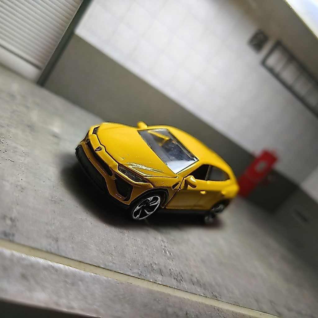 Majorette Lamborghini Urus kuning loose