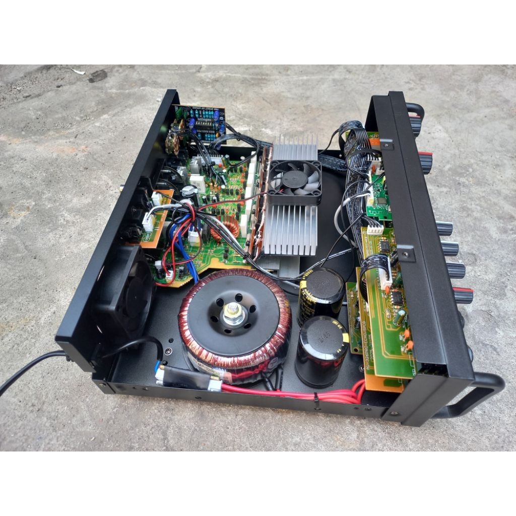 Amplifier Karaoke Kerndy 326bt pro+ giga bass 2.1 Subwofer