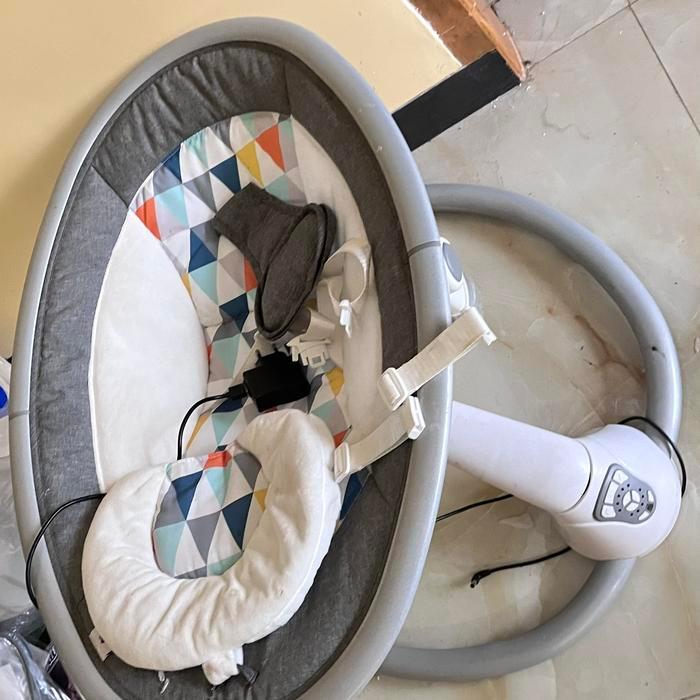 Bouncer bayi preloved putih abu