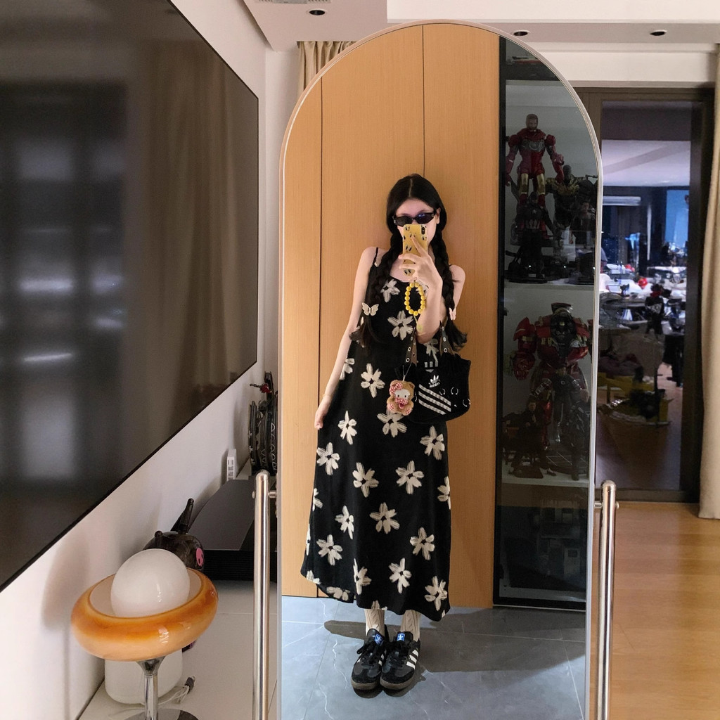 Crunchy Brulee Dress Pantai Wanita Hitam Motif Bunga Sleeveless Long Dress Korean Style Aesthetic