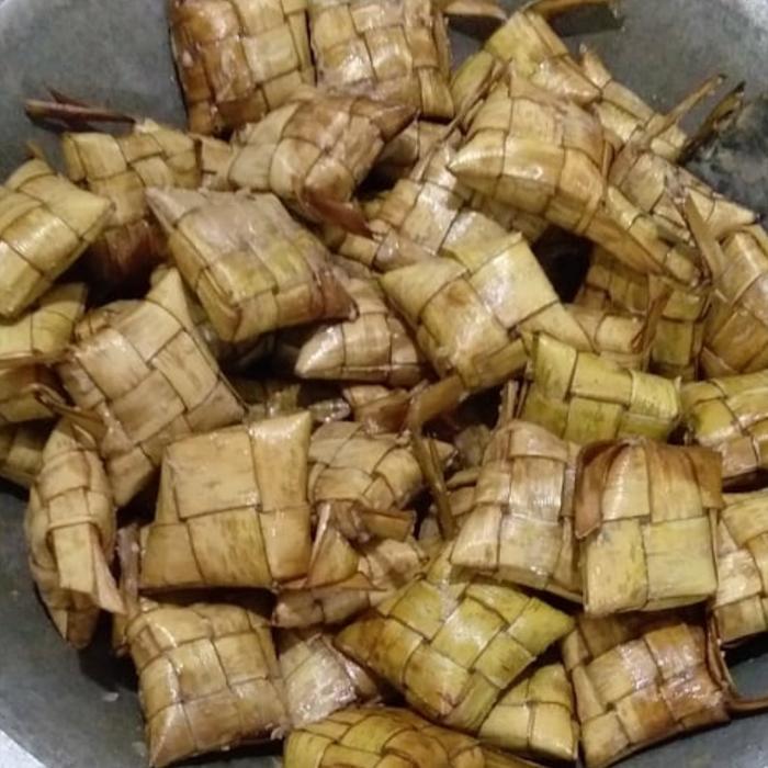 Ketupat Ketan isi Kacang Merah - Besar Goreng .