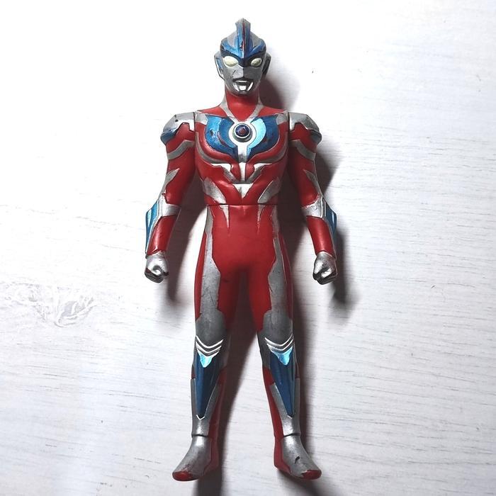 ULTRAMAN GINGA STRIUM   VINYL 14CM HERO SERIES