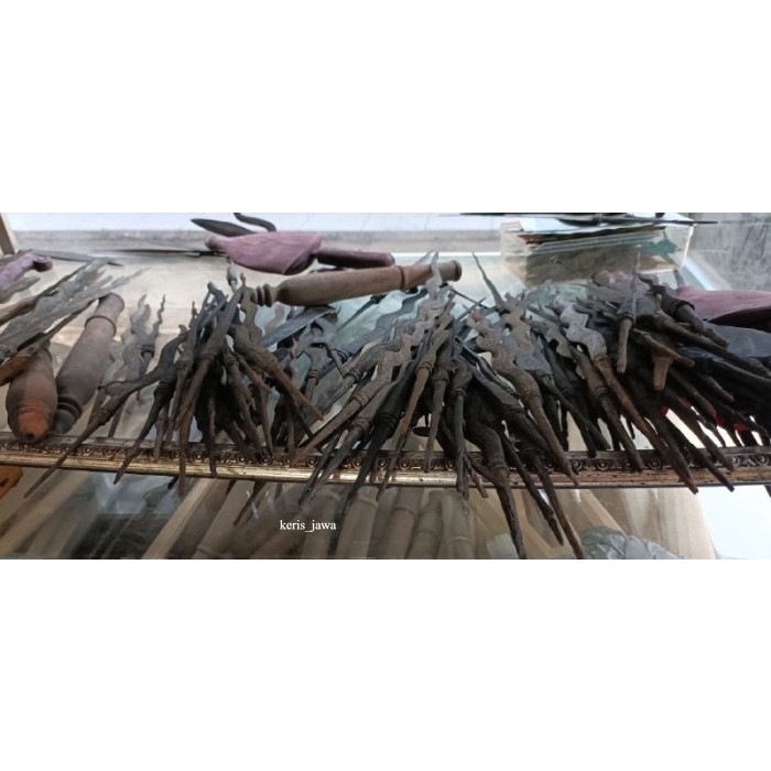 pusaka pusaka kujang alus alus bos siap dimahar silahkan full pamor sma toko KJ