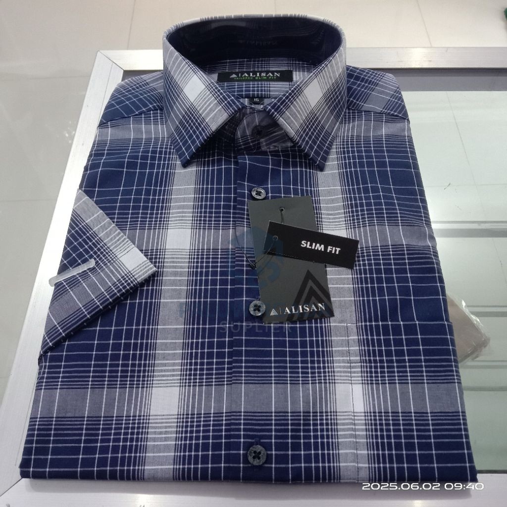 ALISAN Kemeja motif kotak SLIMFIT Lengan pendek