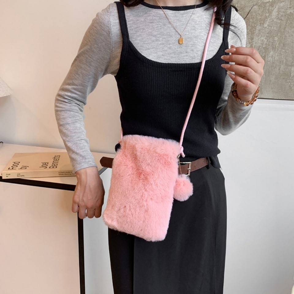 Fashion Plush Shoulder Bag Autumn Winter Women Phone Purse Shoulder Bag Faux Fur Soft Crossbody Bag 