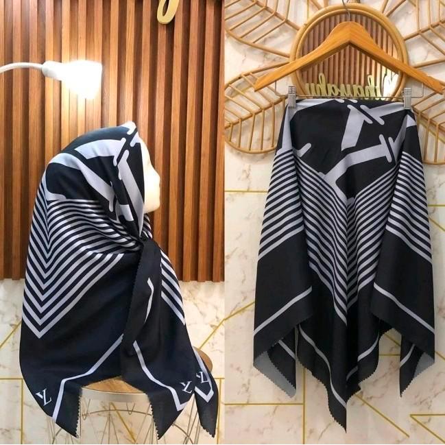 HIJAB SEGI EMPAT VOAL MOTIF GARIS HITAM PUTIH