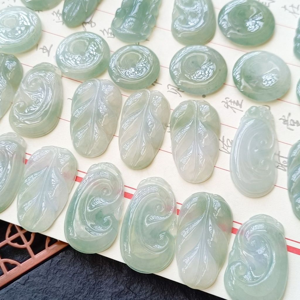 Batu giok alami Produk biji es lilin lem minyak es ringan liontin batu giok daun Ruyi
