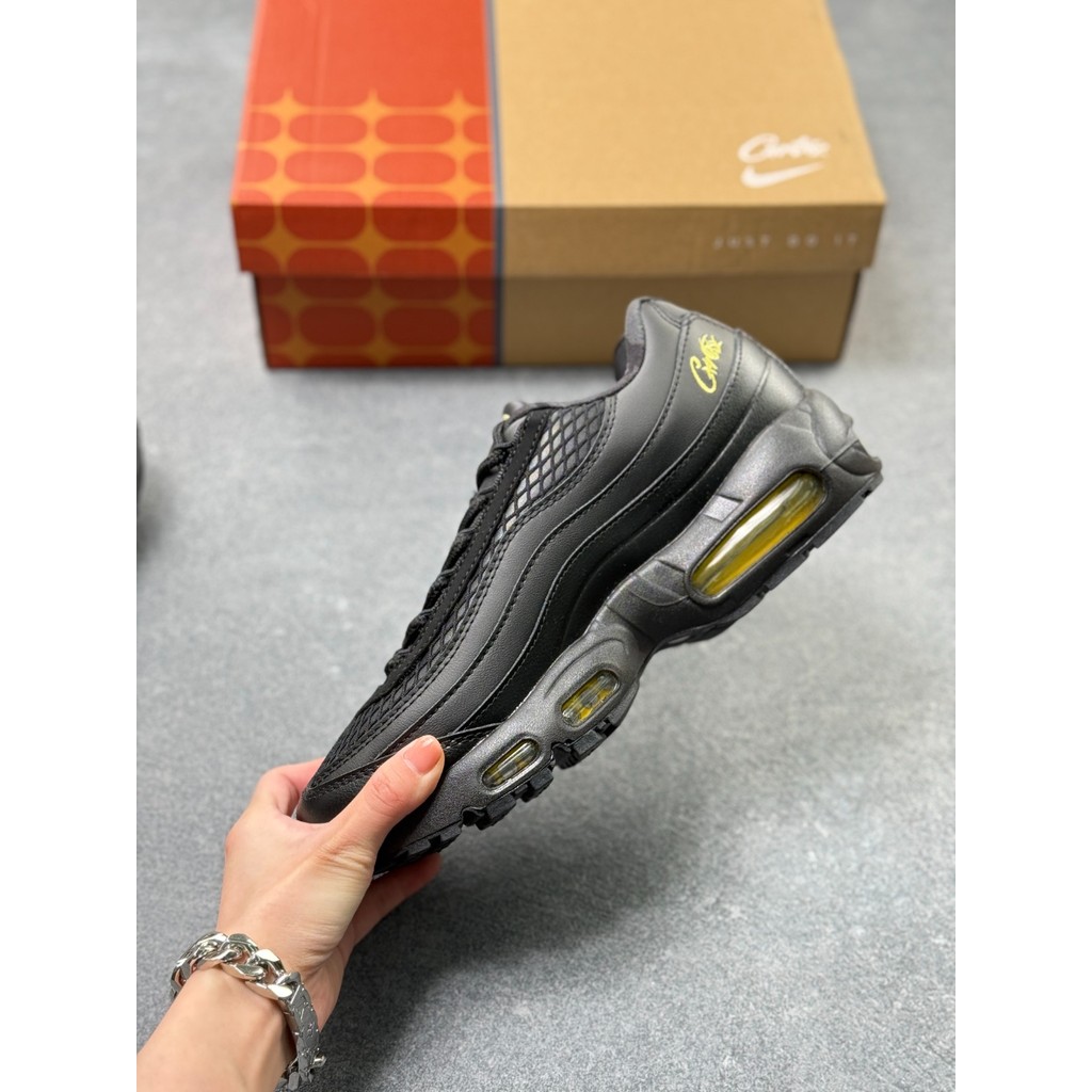 Sepatu nk Air Max 95 Full Black dengan Logo Kuning | Teknologi Air Max + Bahan Premium