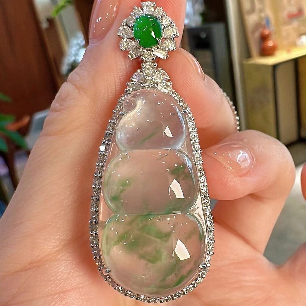 Liontin alami: Liontin batu giok Fortune Bean, inlay emas 18k, batu giok kaca es putih, kualitas A d