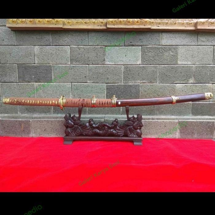 Stand Jagrak Katana Kake Ukiran Naga Kembar Plitur Coklat Antik