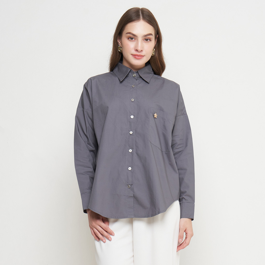 Cassia - Oversized Shirt With Emblem in Grey