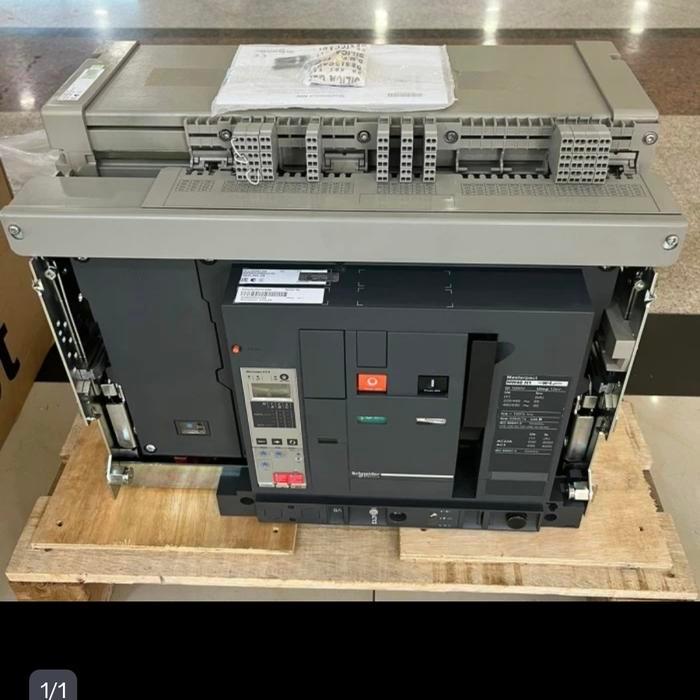 ACB NW 4P 3200A DRAWOUT KOMPLIT MOTORIZED UVT AUX  NW32H1 SCHNEIDER