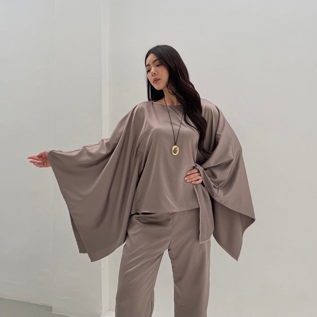 RAYA TOP - Atasan Wanita Lengan Panjang Satin Outer Cape Baju Blouse Basic Shirt Top Posha