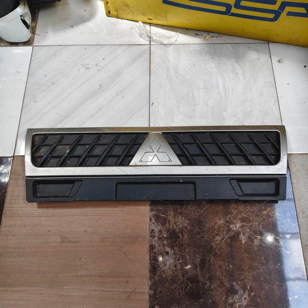 Original Grill grille bumper Depan Mitsubishi L300 Copotan