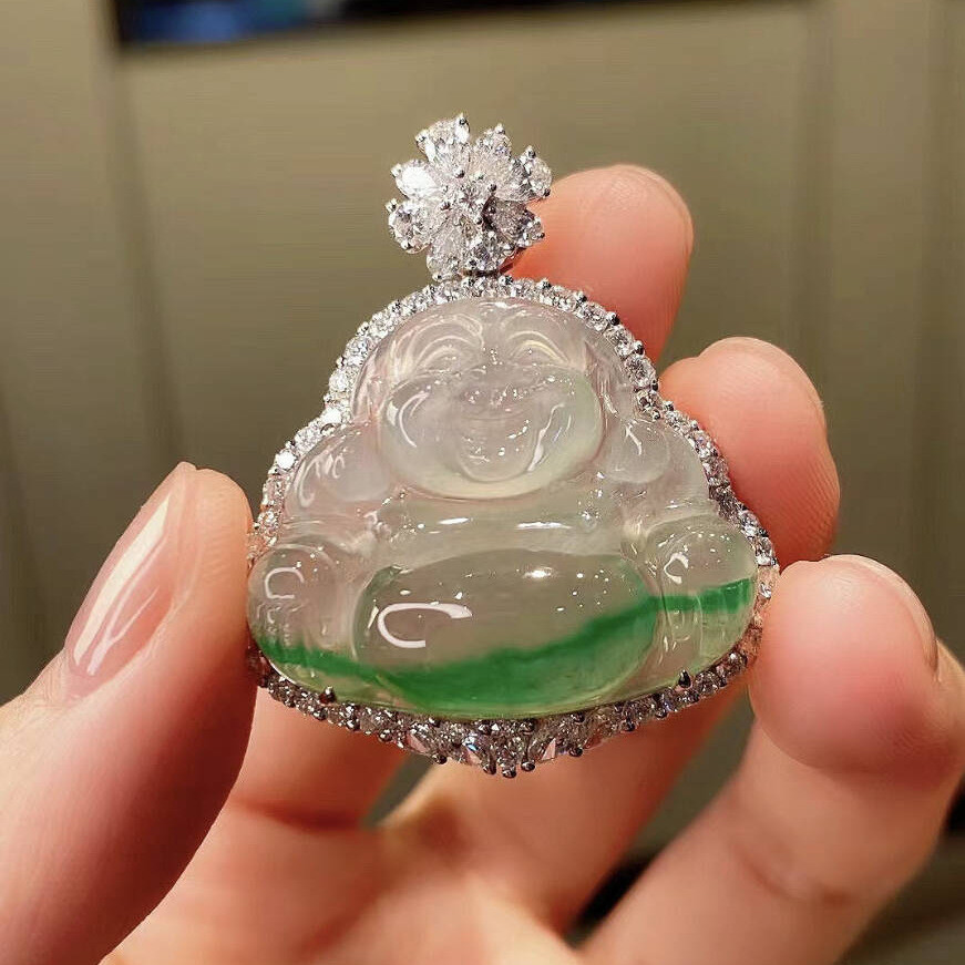 Liontin batu giok es alami dengan desain Buddha bermotif bunga hijau bingkai emas 18K liontin batu g