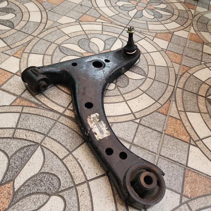 Lower arm sayap kanan Toyota Avanza OLD 2004-2011 ORIGINAL TERLARIS