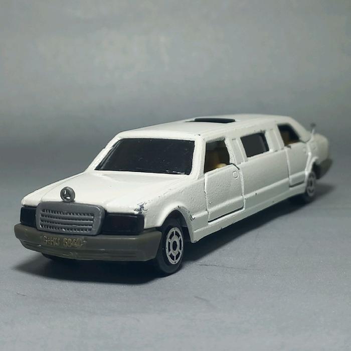 Diecast Majorette Mercedes Limousine W124  E Class boxer limo 1:58 V124 putih / white original rare