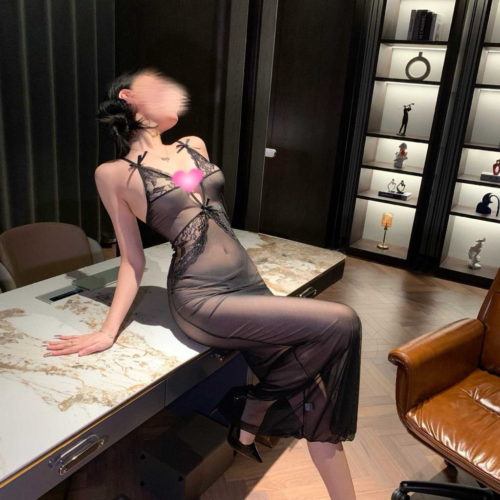 Gaun Tidur Transparan Hitam Elegan – Lingerie Seksi Panjang dengan Desain Renda Mewah