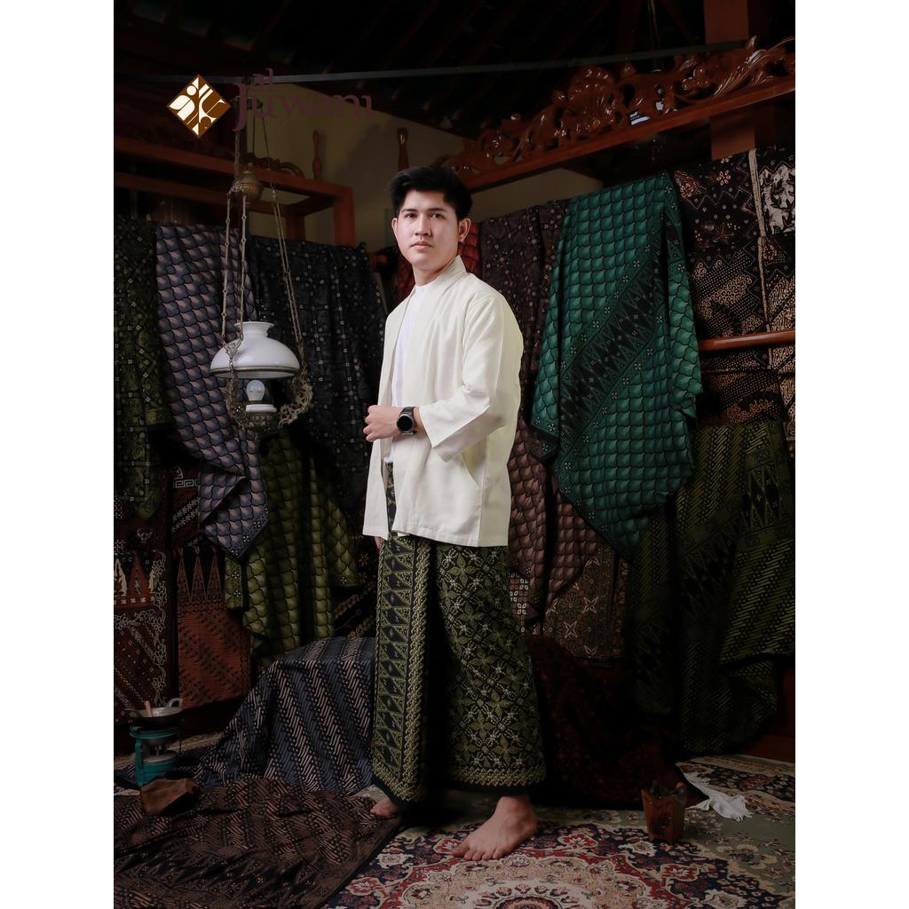 Sarung batik Aljuwani motif Kawung Truntum (Hijau Sage) | Sarung Batik Halus | Sarung Premium