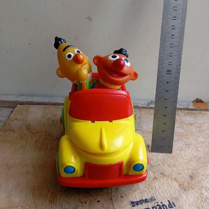 mainan vintage mobil sesame street macau Dcast