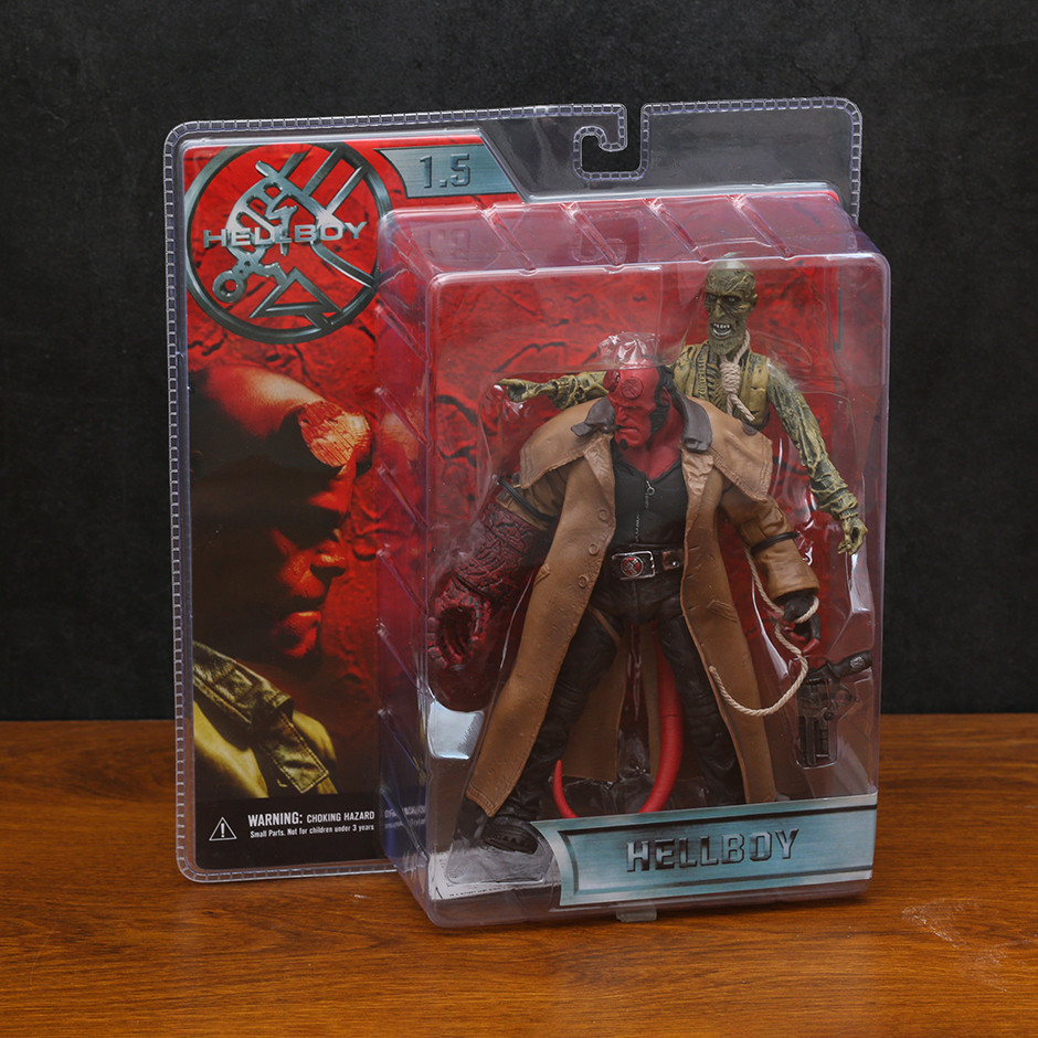 Mezco - Hellboy - 2004 "Hellboy" Trencoat Variant Collectible Model Doll Action Figure Toy