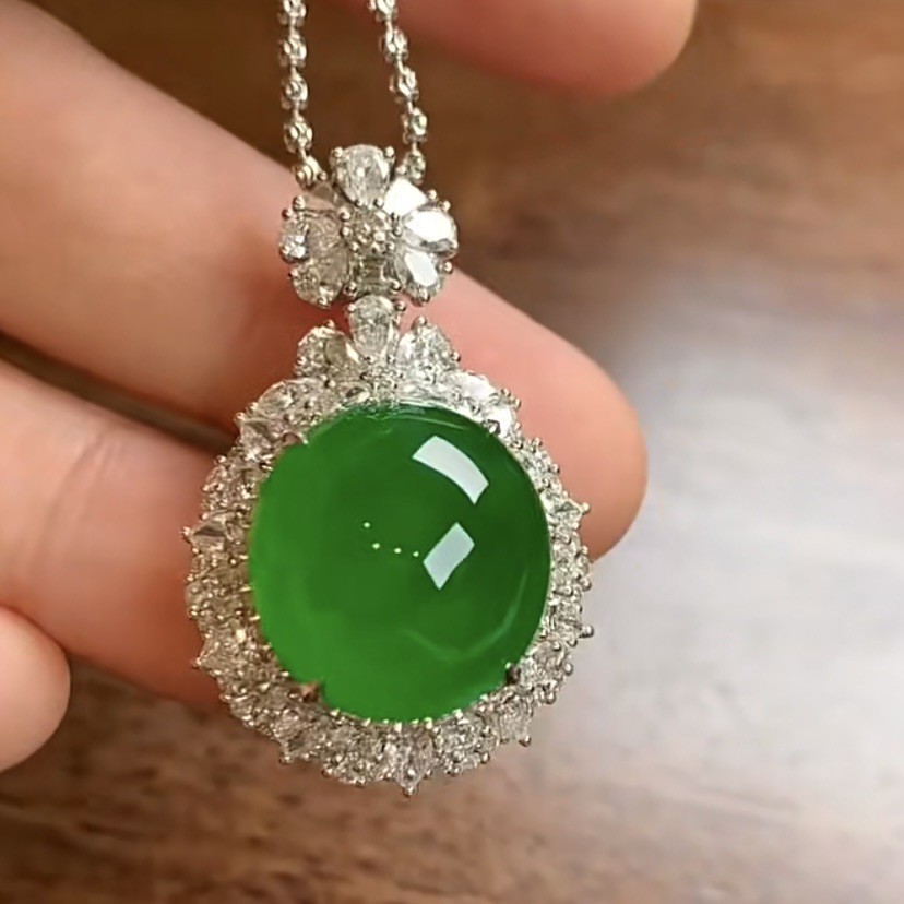 Liontin giok hijau positif kualitas es alami dengan bingkai emas 18k, liontin giok hijau penuh kuali