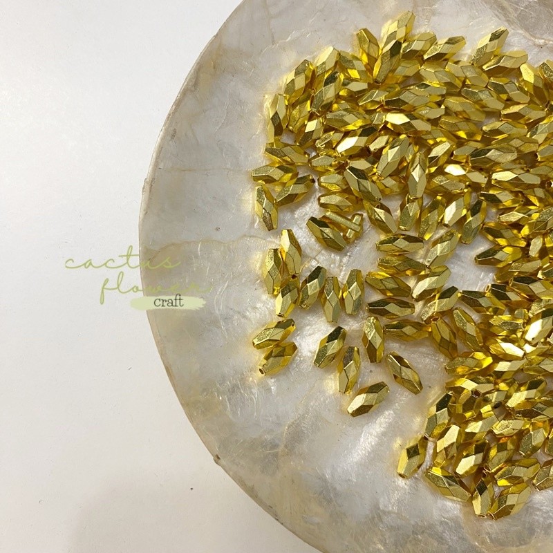 Manik-manik Gold Padi bersegi