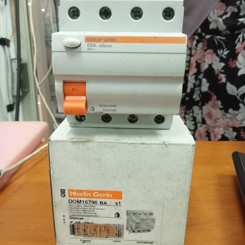 ECLB RCCB DOMAE 4P 63A 300MA MERLIN GERIN
