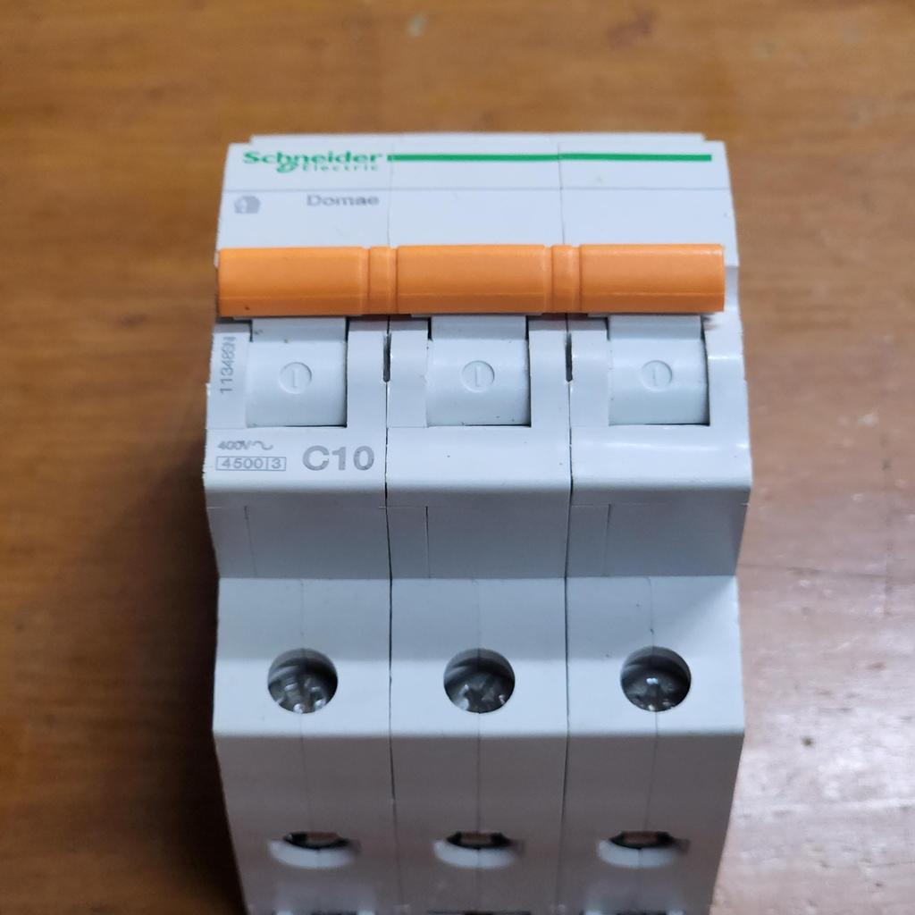 MCB SCHNEIDER DOMAE 3P 10A