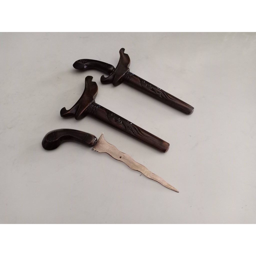 Keris Kuningan Mini Lapadz Kecil Ukiran Kayu
