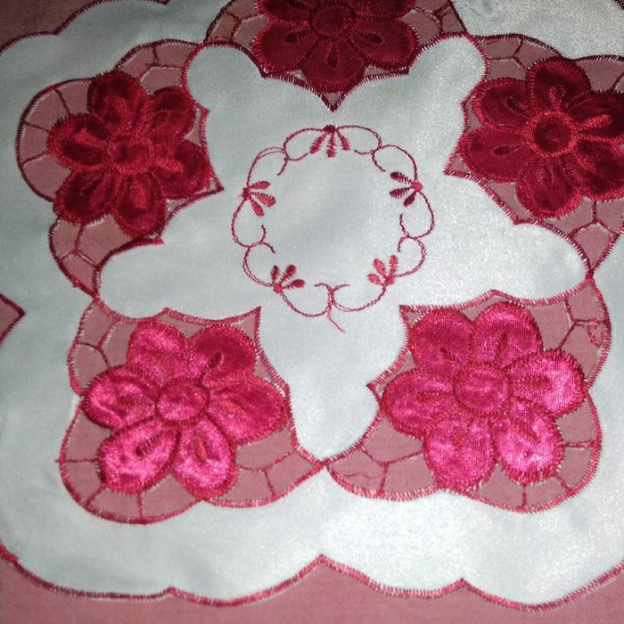 Taplak Meja Sudut | Segi Lima Bunga merah | Lebar 24 Cm