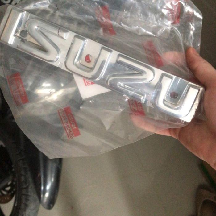 Emblem ISUZU gril depan 595 panther capsul grand touring-pick up BERMUTU