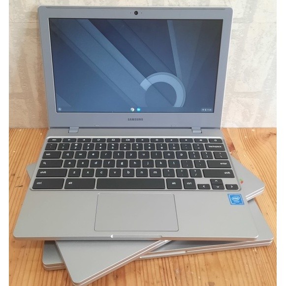 Laptop Samsung Chromebook 4 Celeron N4020 Roblox game playstore