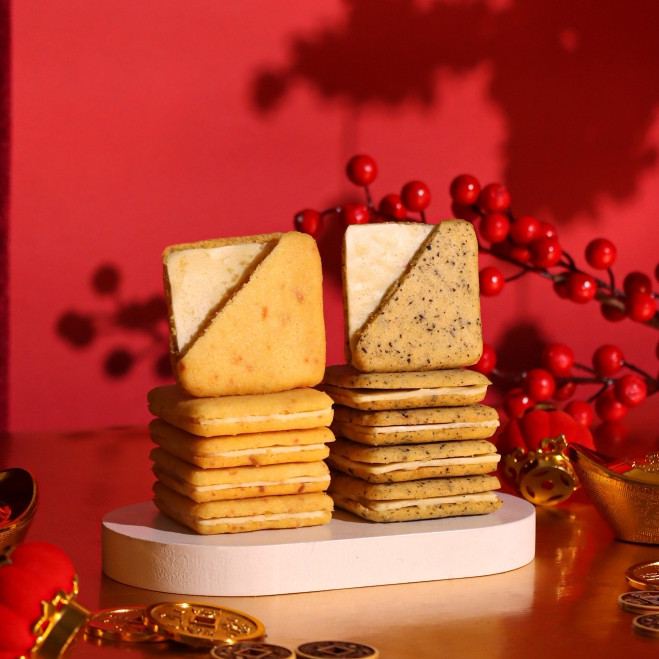 (Kaka's Kitchen) (Ready Stock) YUKICHEE by Miss Ogura Hampers Imlek CNY Shiroi Koibito Cookies Milk 