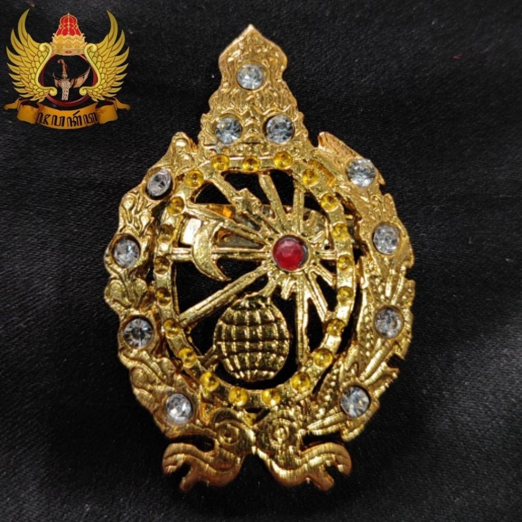 Bross Pin Logo Keraton Solo Bahan Kuningan Sepuh Emas Hias Batu Sirkon