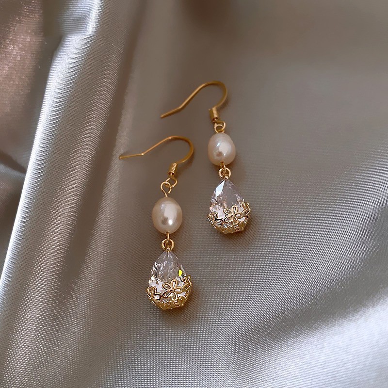 Anting-anting Wanita Vintage Elegan Berbentuk Oval Mutiara Mewah Berkualitas Tinggi Model Tetesan Ai