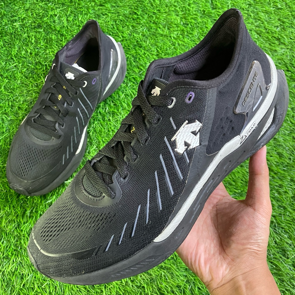 Descente Dualis Enerzite Black Mesh running shoes ukuran 42