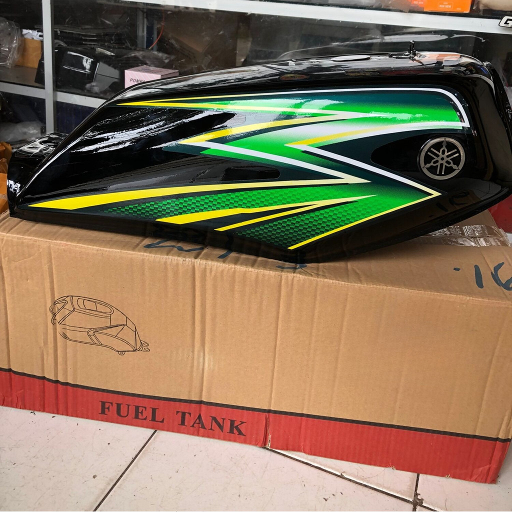 TANGKI YAMAHA RX KING TENGKI BENSIN RX KING TAHUN 2003 WARNA HITAM PLUS STIKER HIJAU LIS KUNING