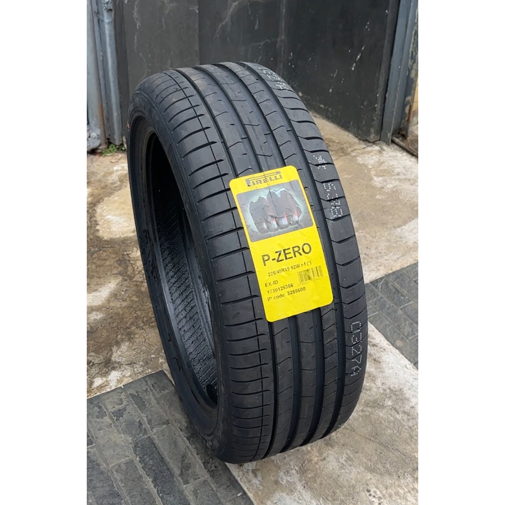PROMO Pirelli RFT P-ZERO(*) PZ4 225/45 R19 92W - Ban Mobil RFT