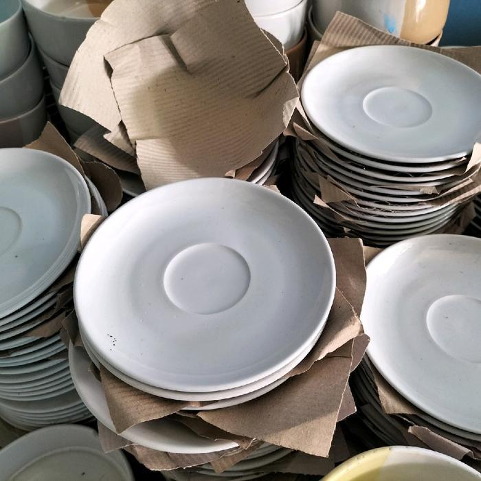 Winkel On Street  TERMURAH PISIN/TATAKAN CANGKIR KERAMIK 6pcs - putih polos, 6pcs  Terlaris Tbk