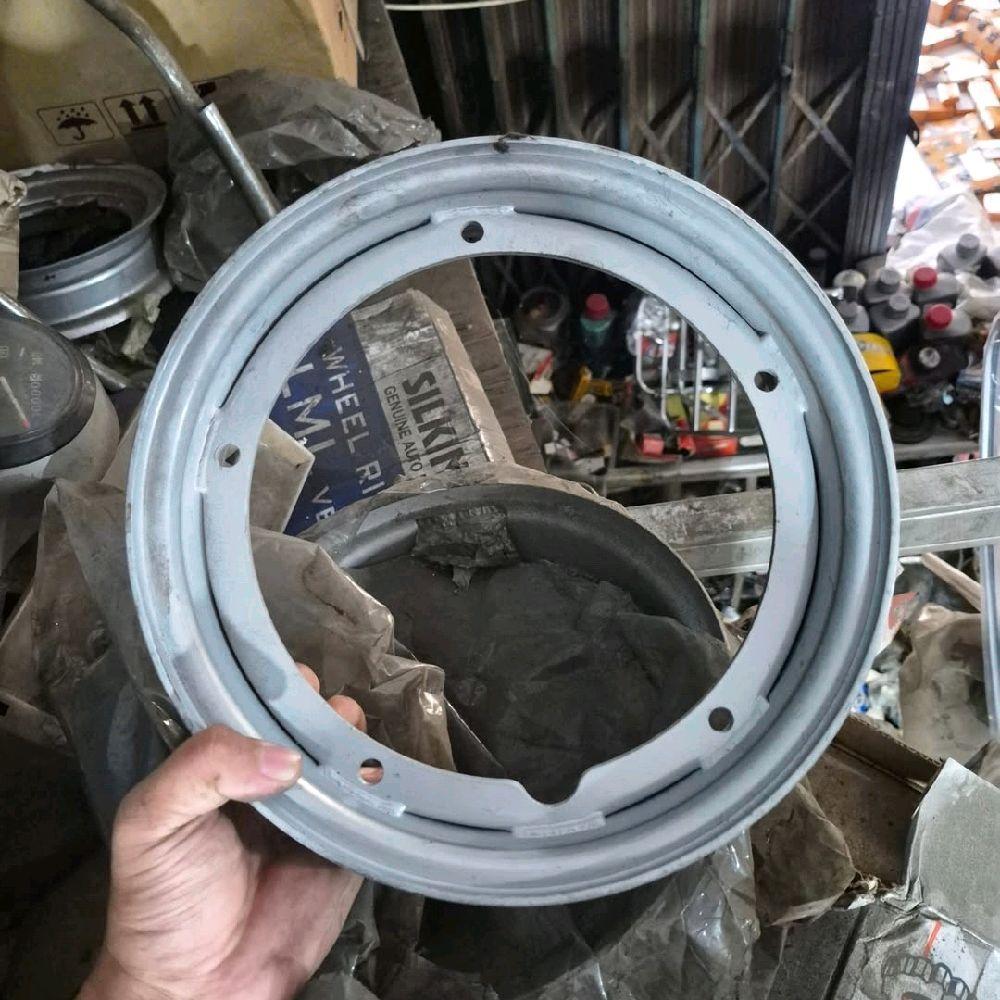 satu biji velg tublless ring 10 kaleng ga ada baut dan pentil ori nos bukan bekas murah
