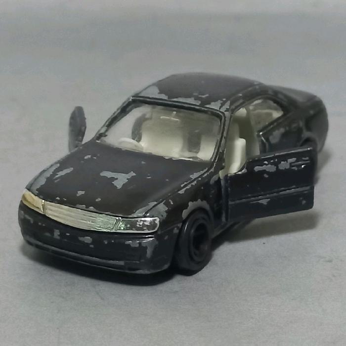 Diecast Tomica Nissan Gloria Tomy No 32 tahun 2000 junk
