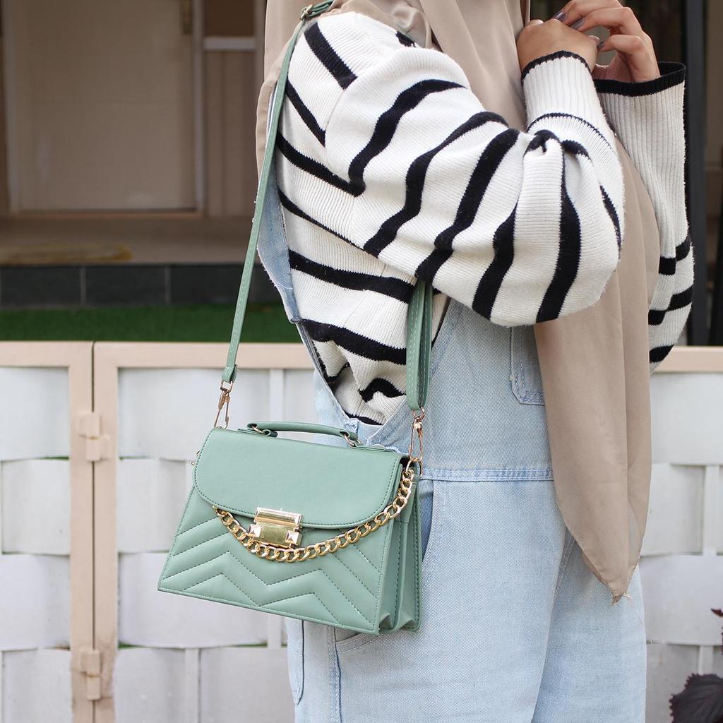 Tas Selempang Wanita Mewah Elegan Kombinasi Rantai Gold Tas Wanita Murah Simple Tas ootd