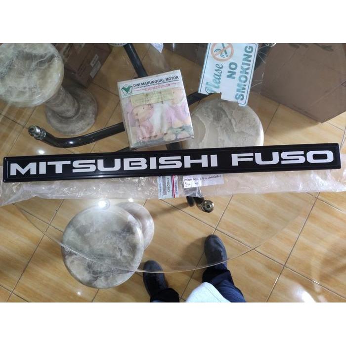 Emblem MITSUBISHI FUSO di Grill Fuso BERMUTU