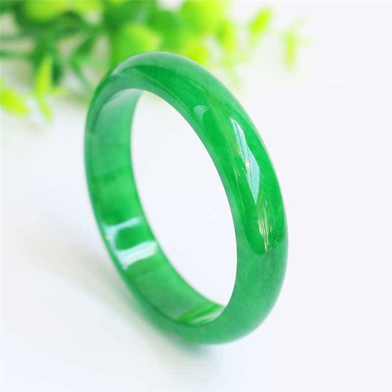 Gelang Giok Hijau Pekat dari Tambang Lama Myanmar Gelang Giok Hijau Kering Gelang Giok Hijau Pekat G